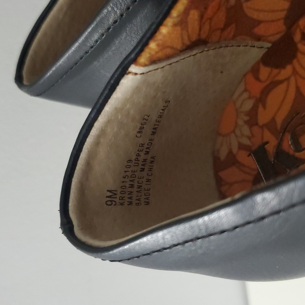 Korks By Kork-Ease Heeled Penny Loafers Black Size 9 Vegan Leather - Picture 5 of 11